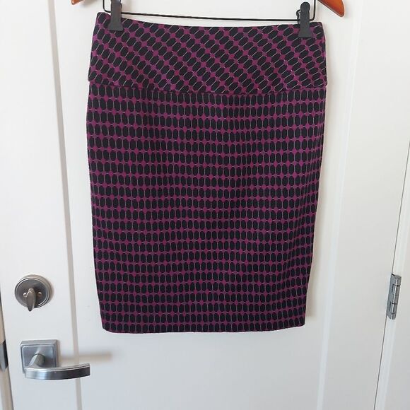 TRISISTO SKIRT Size Small - Picture 3 of 7